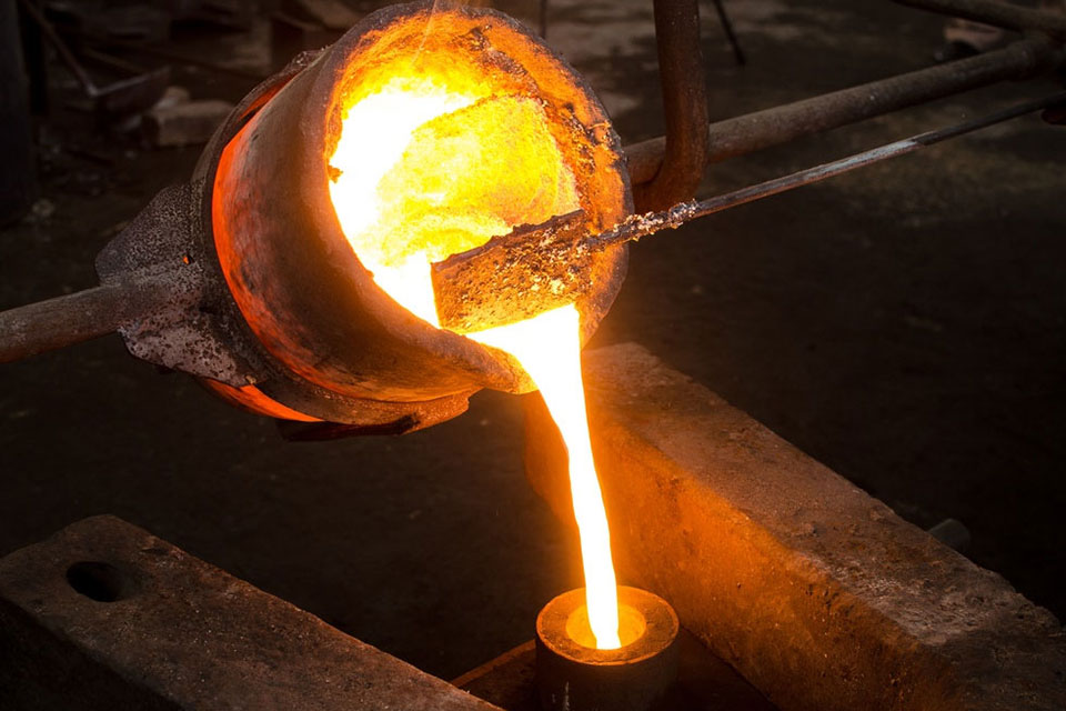 lost wax casting pouring